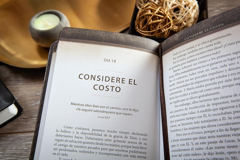 Cargue la imagen en el visor de la galería, The Chosen - Libro Cuatro: 40 Días Con Jesús (Los Elegidos, 4)
