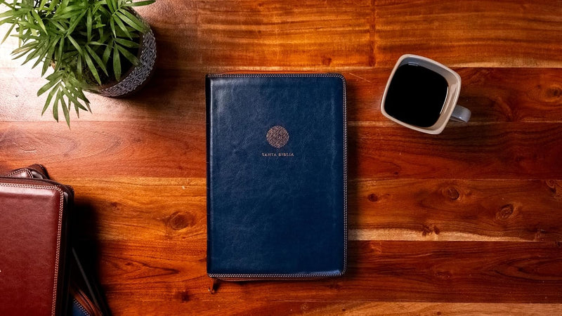 Cargue la imagen en el visor de la galería, Biblia RVR 1960, Letra Súper Gigante, Cierre zíper, imitación piel azul
