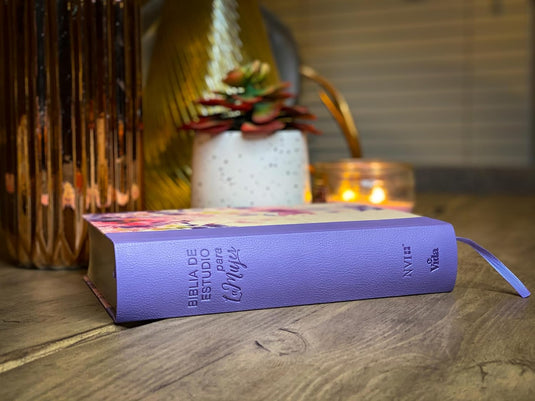 Biblia de Estudio para la Mujer NVI, Tela lila