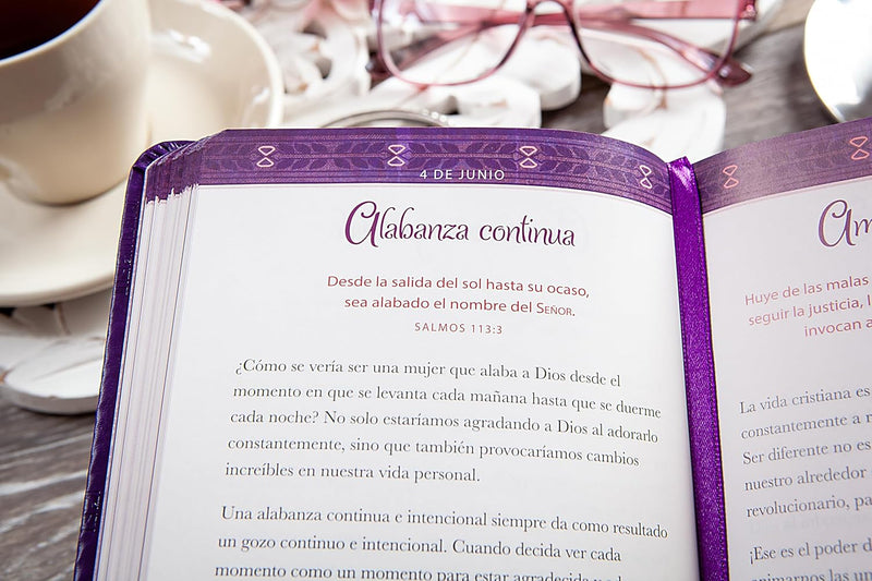 Cargue la imagen en el visor de la galería, Dios está conmigo siempre: Devocional de 365 días
