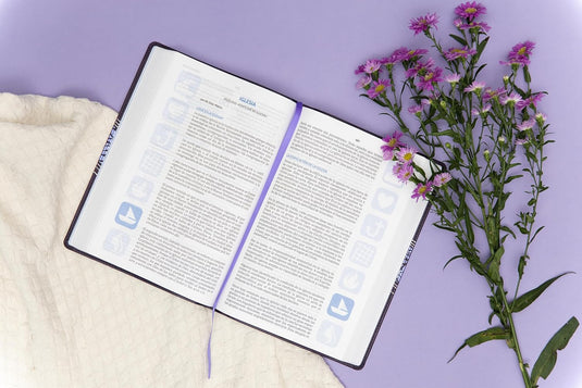 Biblia del Pescador Mujer virtuosa RVR 1960, Letra Grande, con índice, símil piel morada floral