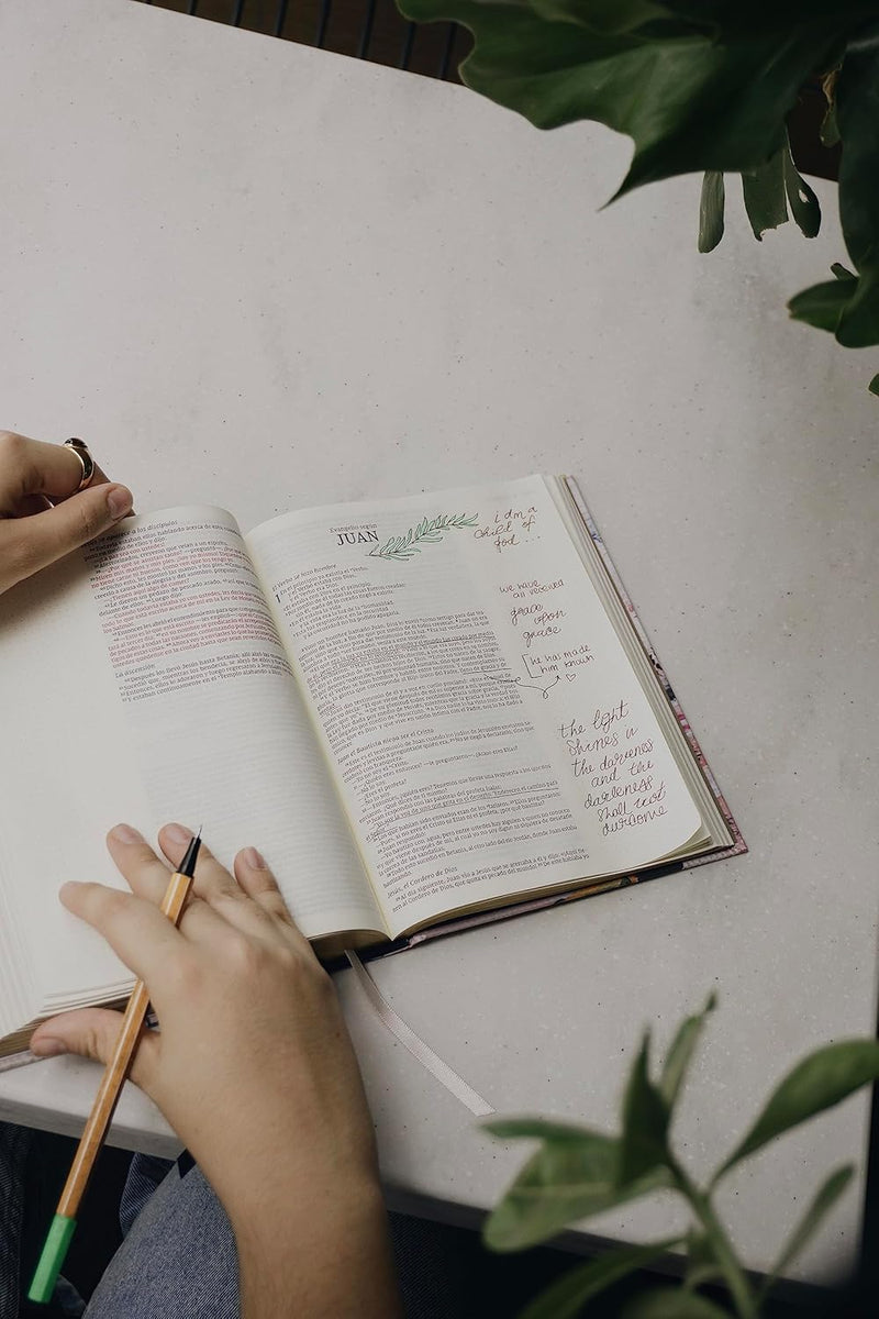 Cargue la imagen en el visor de la galería, Santa Biblia  NVI, Texto revisado 2022, Edición Artística, Tapa dura
