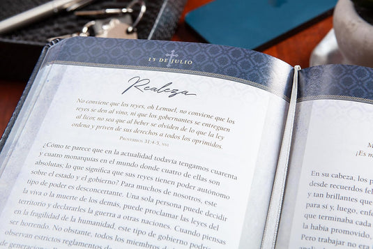 Una palabra diaria para los hombres: Devocional de 365 días