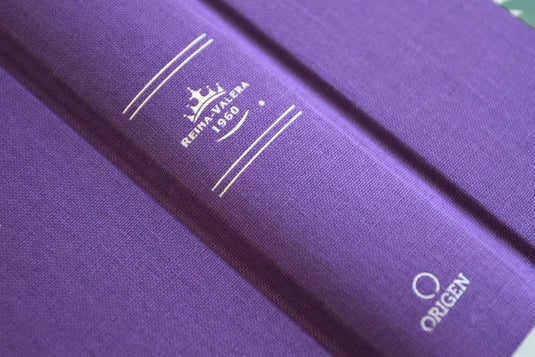 Biblia ultrafina RVR 1960, Letra Grande, Tamaño Manual, con índice, Tapa dura/ tela morada con flores