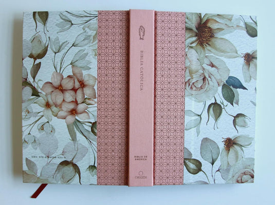 Biblia Católica, Letra Grande, Tapa dura/tela rosada con flores