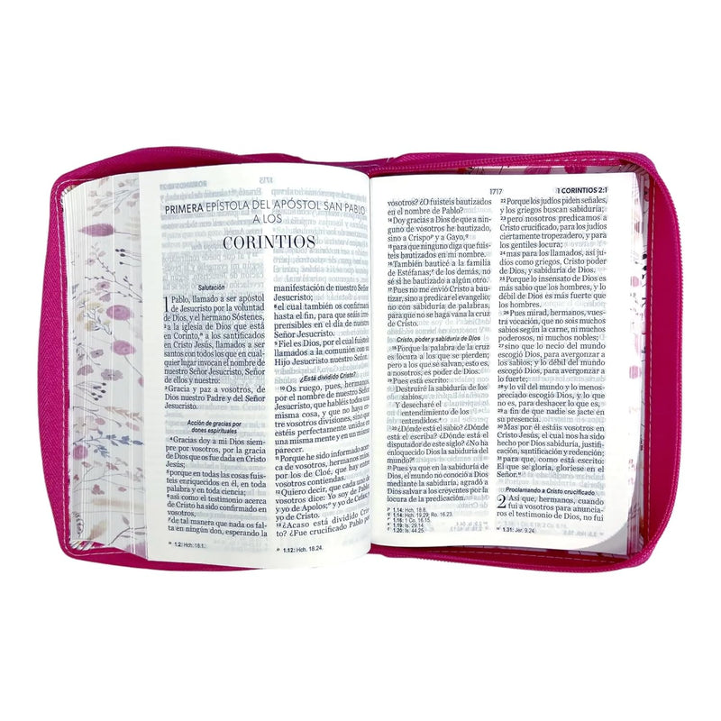 Cargue la imagen en el visor de la galería, Biblia RVR 1960, Tamaño portátil, Cierre zíper, Letra Grande, imitación piel fucsia primaveral
