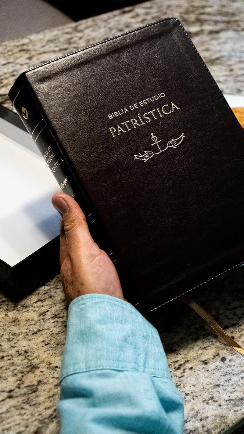 Cargue la imagen en el visor de la galería, Biblia de Estudio Patrística RVR, imitación piel marrón
