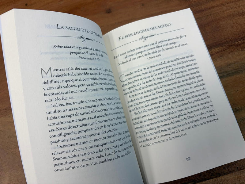 Cargue la imagen en el visor de la galería, Devocionales para mujeres RVR60
