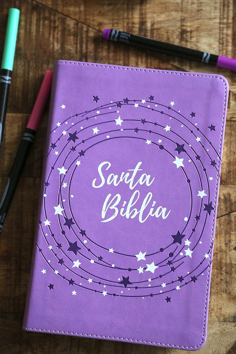 Cargue la imagen en el visor de la galería, Biblia para niños NVI, Revisión 2022, imitación piel lavanda estrellas
