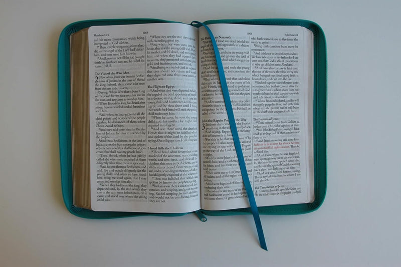 Cargue la imagen en el visor de la galería, KJV Holy Bible, Large Print, Zipper, Aquamarine Premium Imitation Leather (Biblia en inglés)
