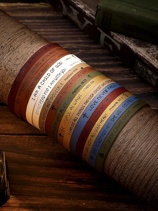 Cargue la imagen en el visor de la galería, Pulsera de imitación cuero con versículo (Color Variado)
