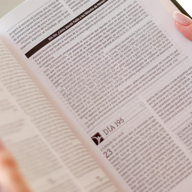 Cargue la imagen en el visor de la galería, Biblia devocional MacArthur NBLA, Tapa dura
