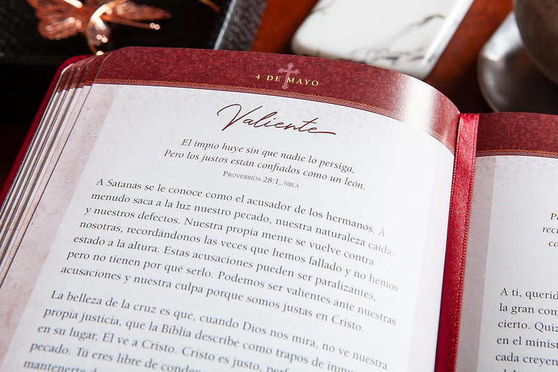 Cargue la imagen en el visor de la galería, Una palabra diaria para las mujeres: Devocional de 365 días
