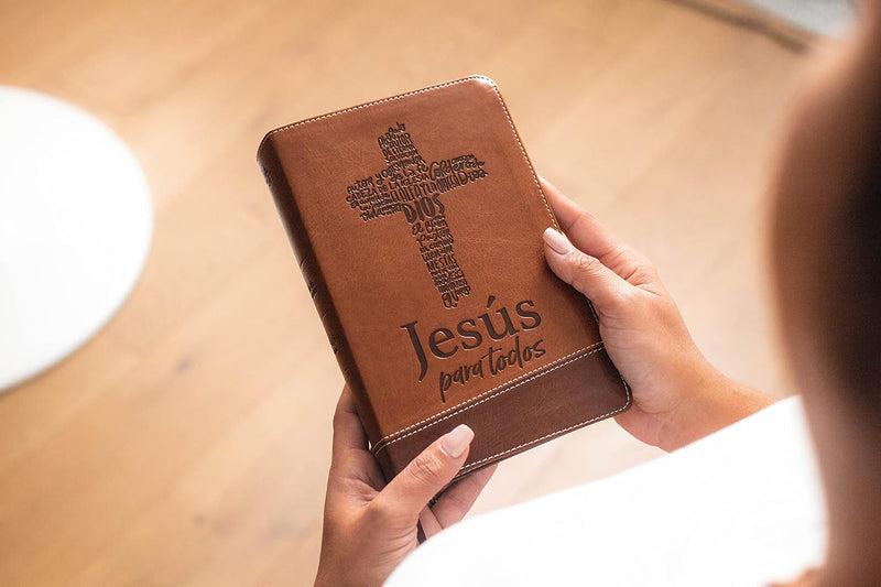 Cargue la imagen en el visor de la galería, Biblia de Promesas RVR 1960, Jesús para todos, Tamaño Manual, Letra Grande, piel especial café
