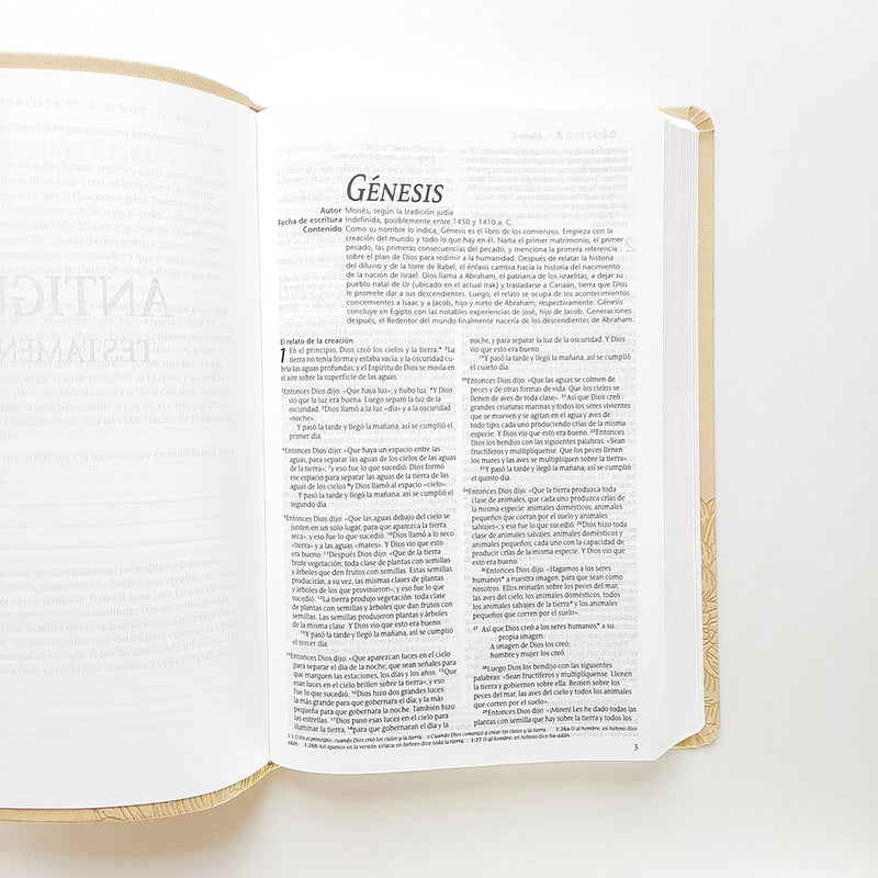 Cargue la imagen en el visor de la galería, Santa Biblia NTV, Edición ágape, SentiPiel,  Flor Beige
