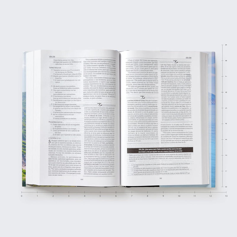 Cargue la imagen en el visor de la galería, Biblia devocional MacArthur NBLA, Tapa dura
