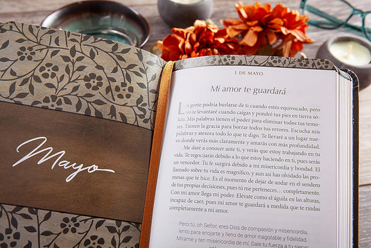 Escucho su susurrar: Devocional de 365 días