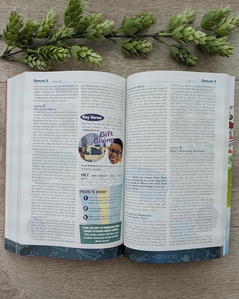 Cargue la imagen en el visor de la galería, NLT Hands-On Bible, Third Edition
