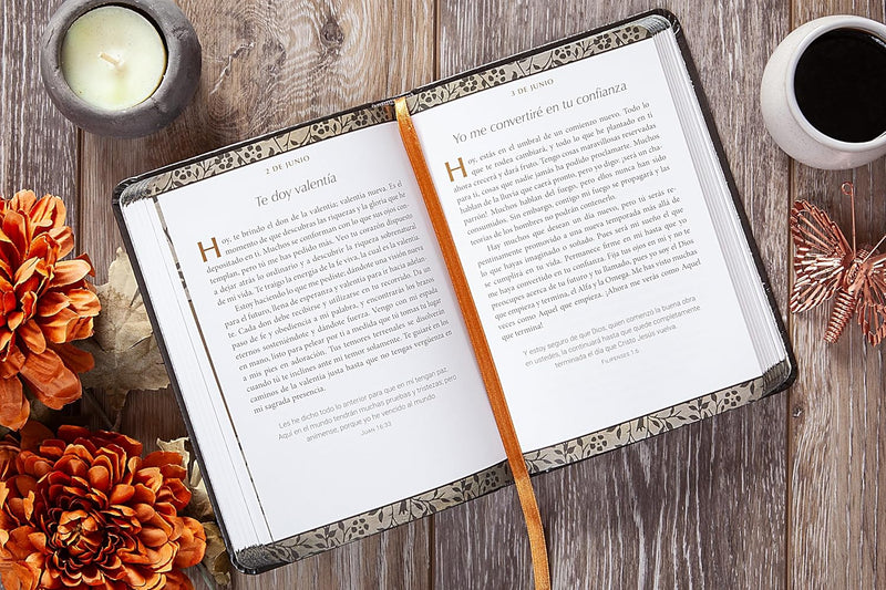 Cargue la imagen en el visor de la galería, Escucho su susurrar: Devocional de 365 días
