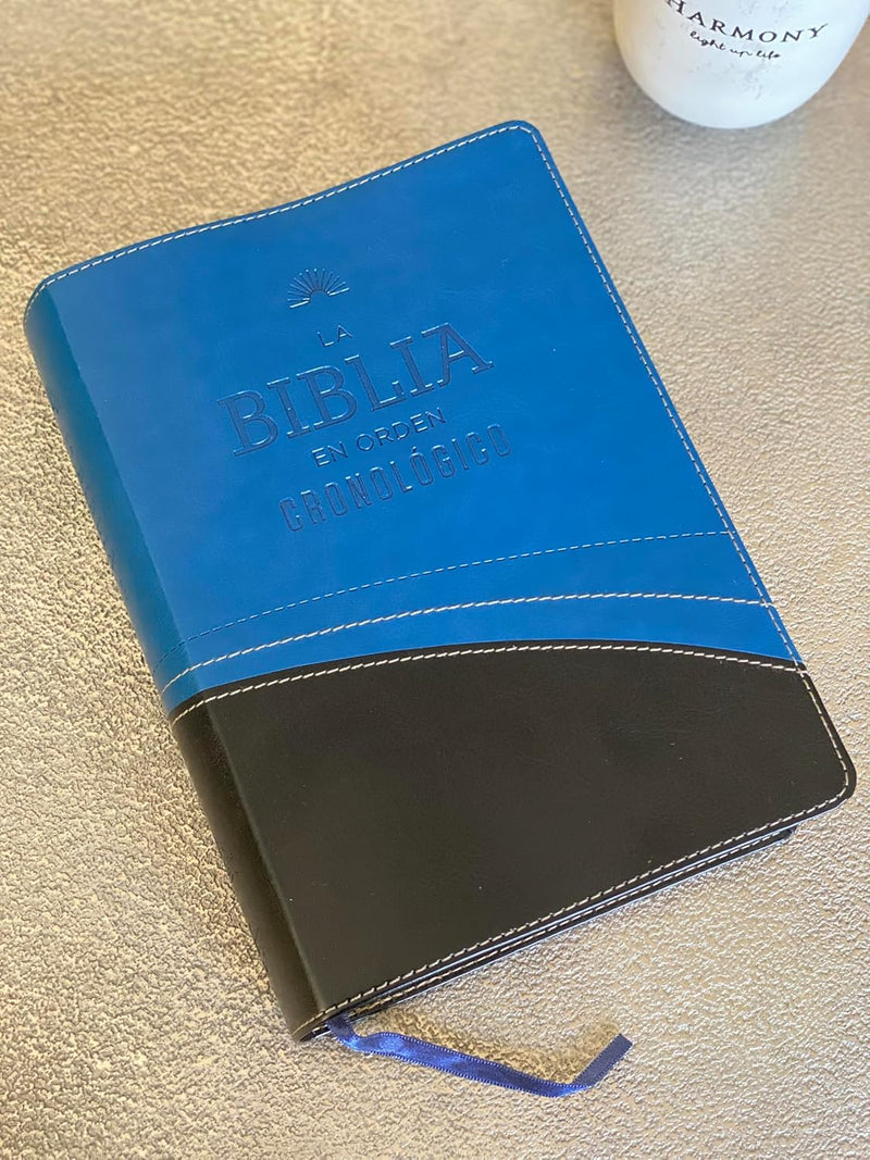 Cargue la imagen en el visor de la galería, La Biblia en orden cronológico RVR 1960, imitación piel azul

