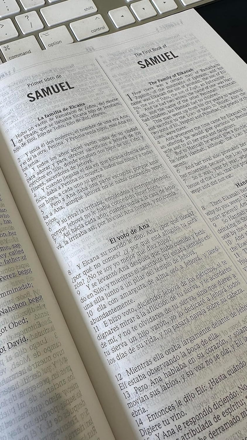 Cargue la imagen en el visor de la galería, Biblia Bilingüe NKJV/RVR 1960, Tapa dura (Bilingual edition)
