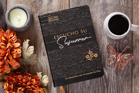 Escucho su susurrar: Devocional de 365 días