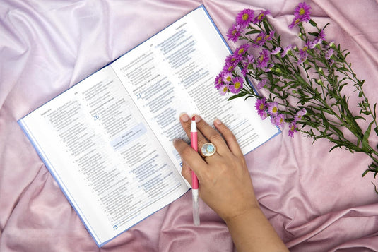 Biblia del Pescador Mujer virtuosa RVR 1960, Letra Grande, tapa dura floral