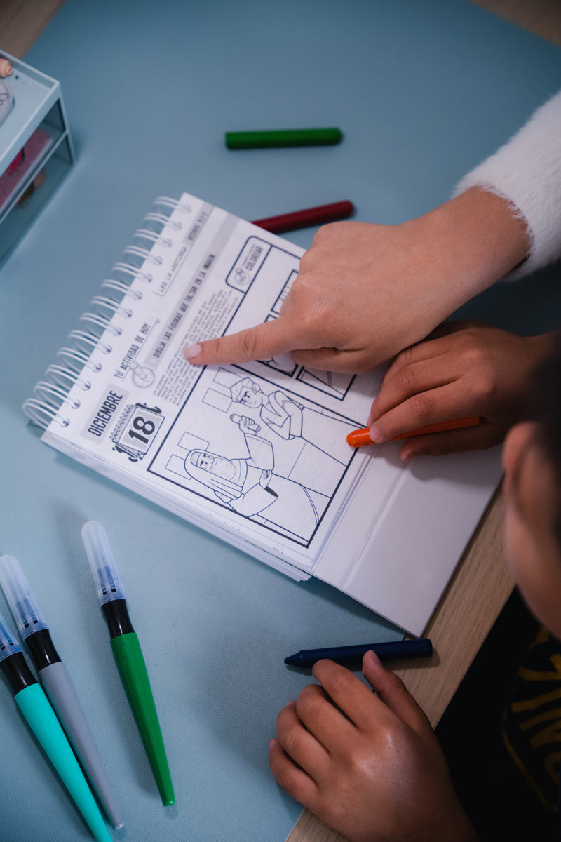 Cargue la imagen en el visor de la galería, 365 Actividades para Niños
