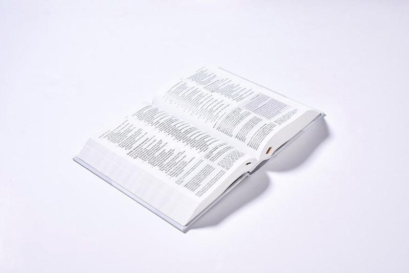 Cargue la imagen en el visor de la galería, Biblia de Estudio NBLA, Interior a dos colores,Tapa dura, Comfort Print
