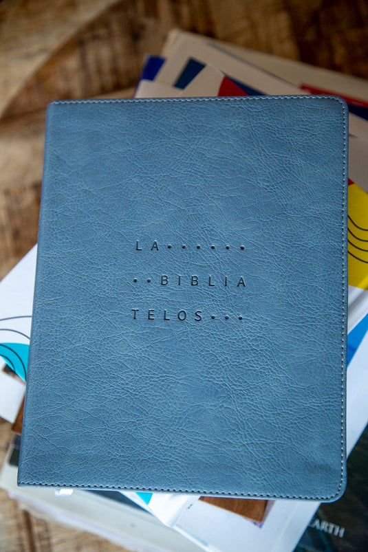 La Biblia Telos para Jóvenes NVI, Revisión 2022, Leathersoft, Gris, Interior a dos colores, Comfort Print
