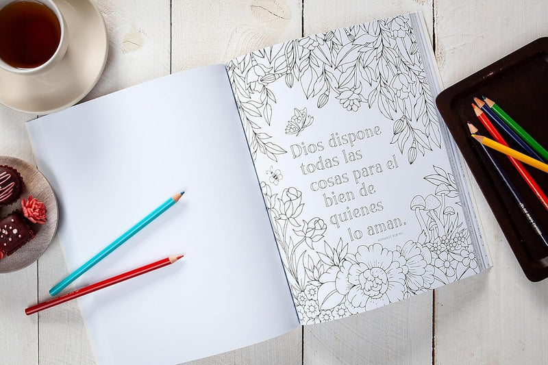Cargue la imagen en el visor de la galería, Dios sonríe cuando piensa en ti: Libro para colorear
