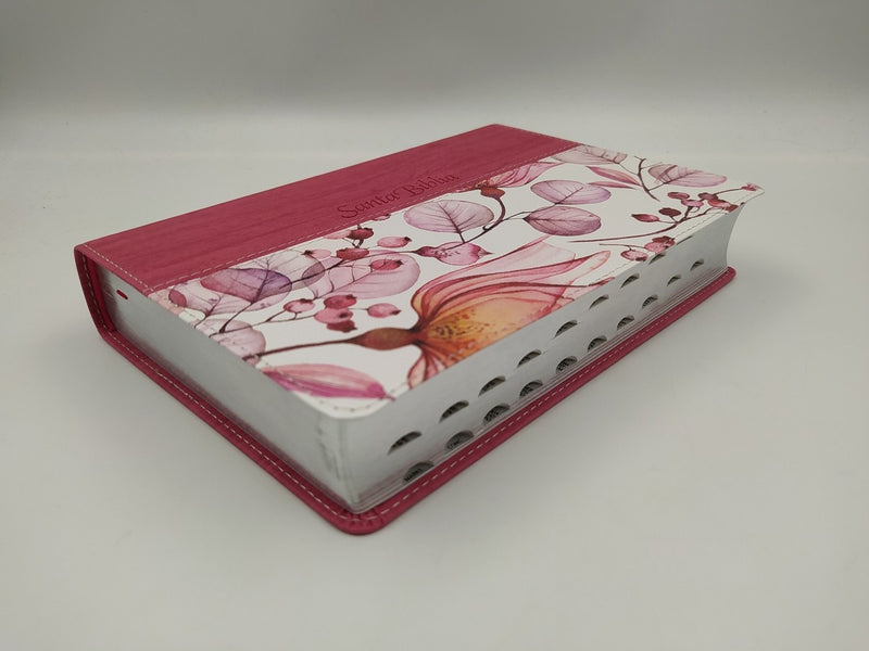 Cargue la imagen en el visor de la galería, Santa Biblia NTV, Edición personal, Letra Grande, con índice, imitación piel rosa flores
