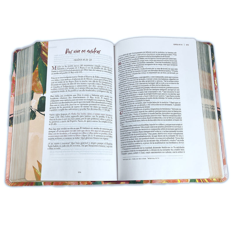 Cargue la imagen en el visor de la galería, Biblia devocional para mujeres Centrada en Cristo RVR 1960, símil piel floral
