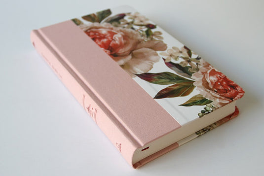 Biblia RVR 1960, Letra Grande, Tamaño Manual, Tapa dura/ tela rosada con flores