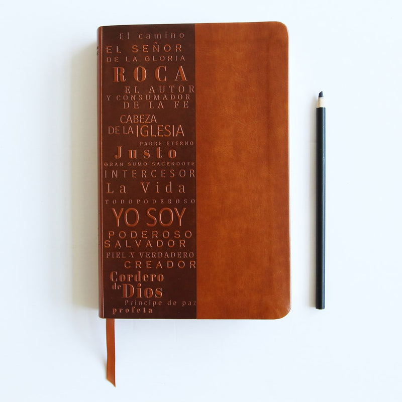 Cargue la imagen en el visor de la galería, Biblia RVR 1960, Letra Grande, Tamaño Manual, simil piel canela con nombres de Dios
