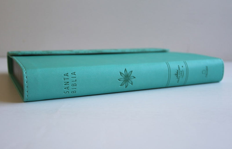 Cargue la imagen en el visor de la galería, Biblia RVR 1960, Tamaño Manual, Letra Grande, símil piel aguamarina con solapa e imán
