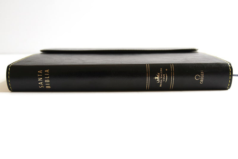 Cargue la imagen en el visor de la galería, Biblia RVR 1960, Tamaño Manual, Letra Grande, símil negro con solapa e imán
