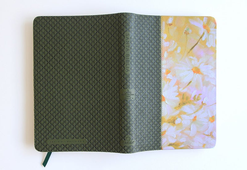 Cargue la imagen en el visor de la galería, Biblia ultrafina RVR 1960, Letra Grande, Tamaño Manual, imitación piel verde con flores
