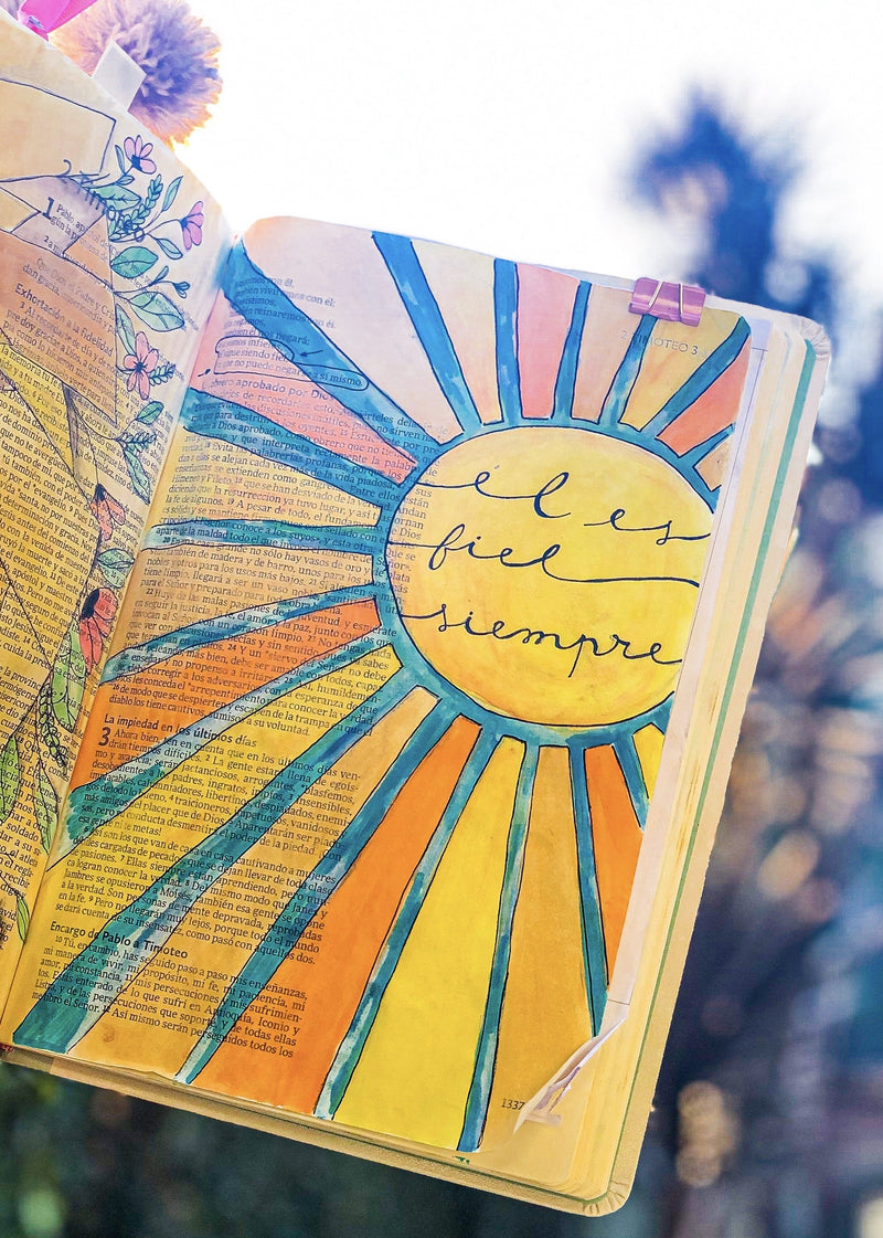 Cargue la imagen en el visor de la galería, Biblia Ilustra tu Fe NVI, beige floreada
