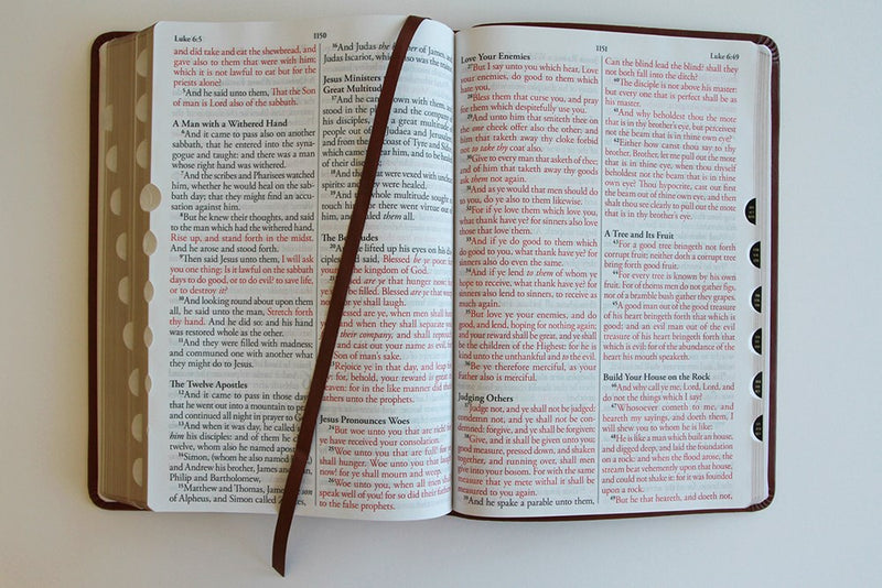 Cargue la imagen en el visor de la galería, KJV Holy Bible, Giant Print,  Index, Brown Premium Imitation Leather (Biblia en inglés)
