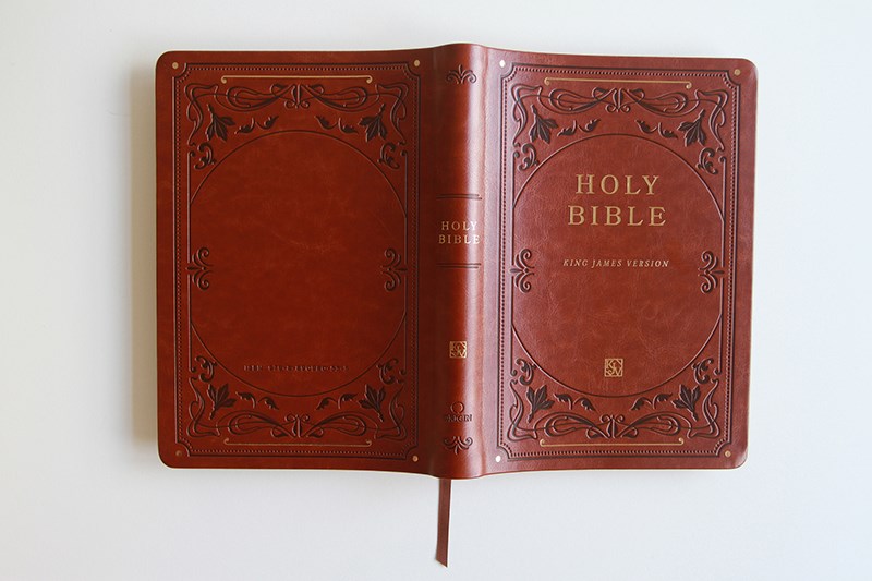 Cargue la imagen en el visor de la galería, KJV Holy Bible, Giant Print,  Index, Brown Premium Imitation Leather (Biblia en inglés)

