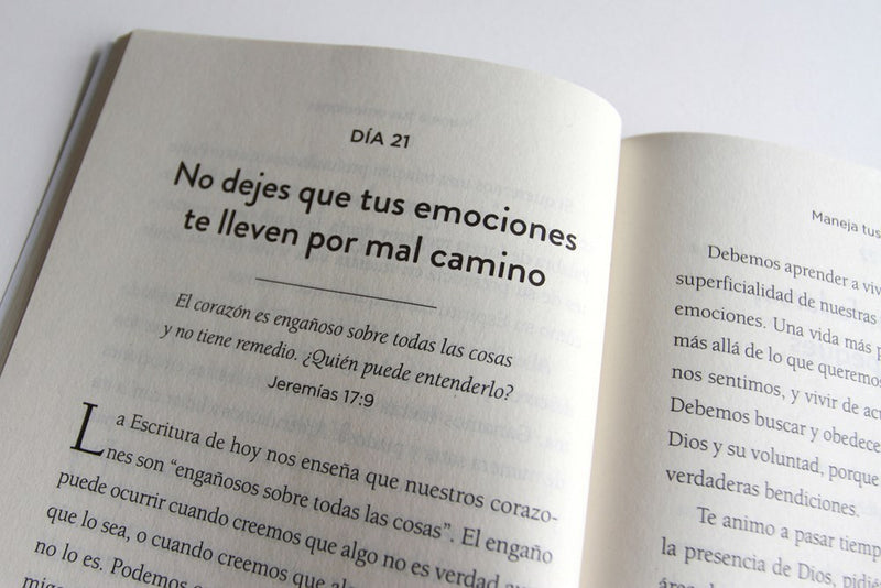 Cargue la imagen en el visor de la galería, Maneja tus emociones (Un devocional de 90 días): Sabiduría diaria para mantenerse estable en un mundo inestable
