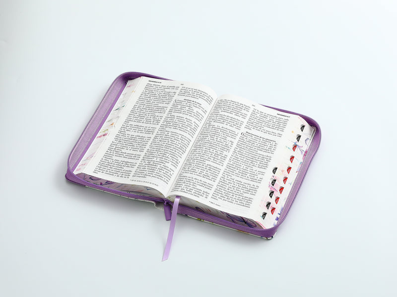 Cargue la imagen en el visor de la galería, Biblia RVR 1960, Tamaño portátil, Cierre zíper, con índice, Letra Grande, imitación piel lila flores
