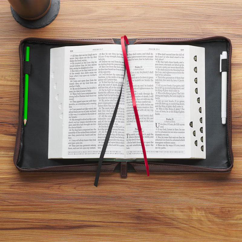 Cargue la imagen en el visor de la galería, Estuche grande para Biblia "Faith Moves Mountains" – Mateo 17:20
