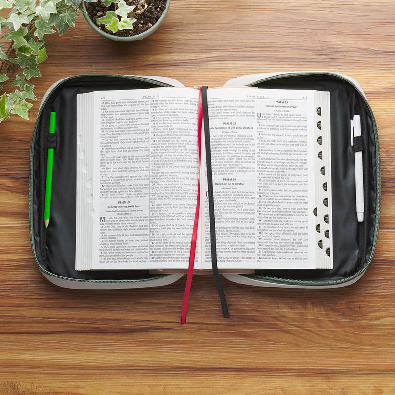 Cargue la imagen en el visor de la galería, Estuche mediano para Biblia "He Restores My Soul" – Salmo 23:3
