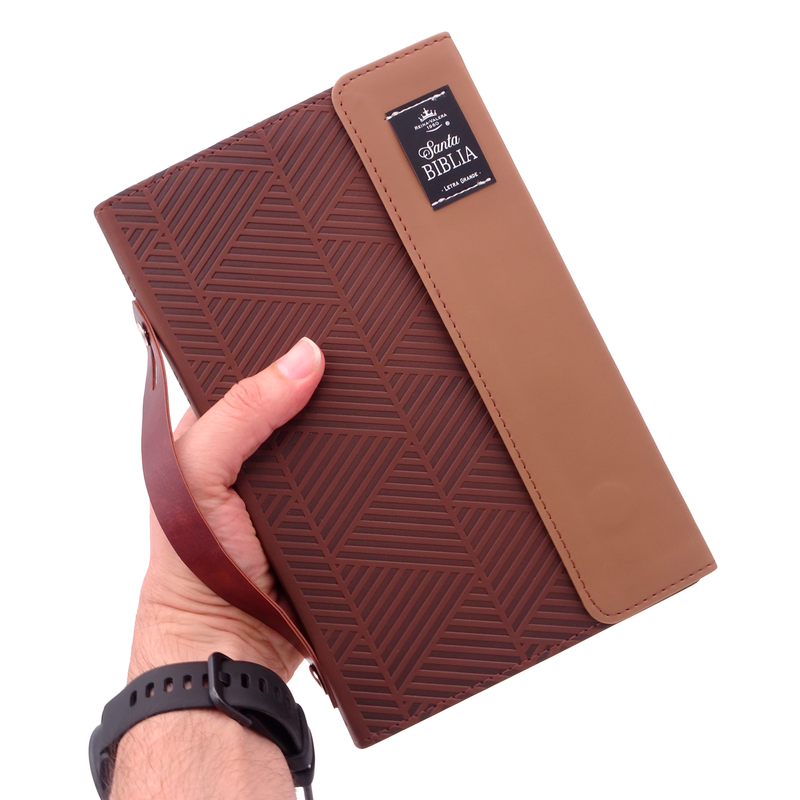Cargue la imagen en el visor de la galería, Biblia RVR 1960, Letra Grande, agarradera, cierre magnético, imitación piel café
