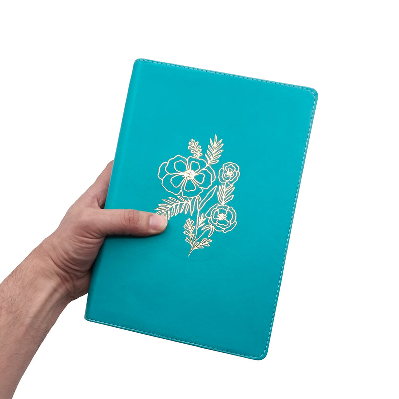 Cargue la imagen en el visor de la galería, Biblia devocional Mujer Verdadera NBLA, Letra Grande,  imitación piel aqua
