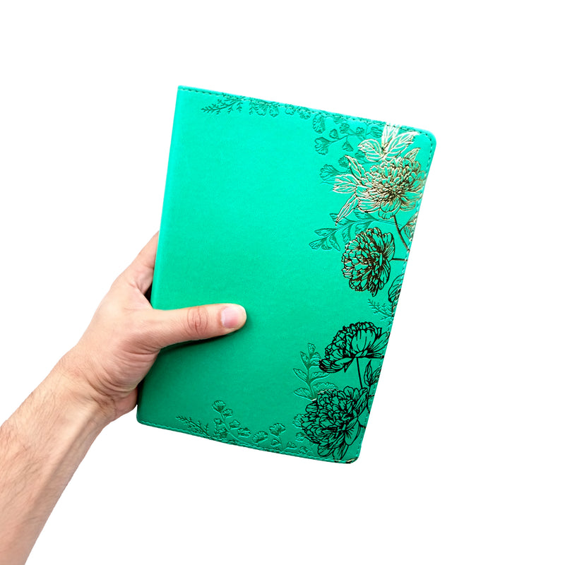 Cargue la imagen en el visor de la galería, Biblia de una Joven Conforme al Corazón de Dios RVR 1960, imitación piel verde
