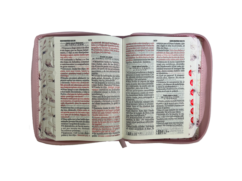 Cargue la imagen en el visor de la galería, Biblia RVR 1960, Tamaño portátil, Cierre zíper, con índice, Letra Grande, imitación piel rosa mariposas
