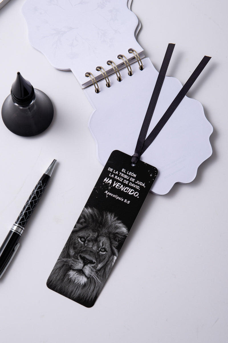 Cargue la imagen en el visor de la galería, Separador de Libro con Cinta – “León de Judá”
